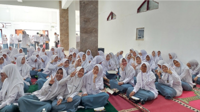 KELAS XII SMAN 1 PADANG PANJANG IKUTI AGENDA KPU GOES TO SCHOOL