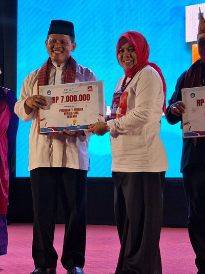 KEPALA SMAN 1 PADANG PANJANG RAIH JUARA 1 KEPSEK INOVATIF TAHUN 2024